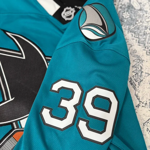 San Jose Sharks Logan Couture #39 Hockey Jersey - Size M - Picture 4 of 7